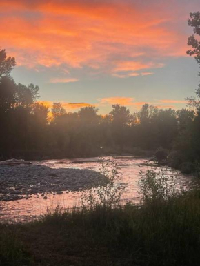 Luxurious Bozeman Villa with River access, near the famous Bozeman Hot Springs
